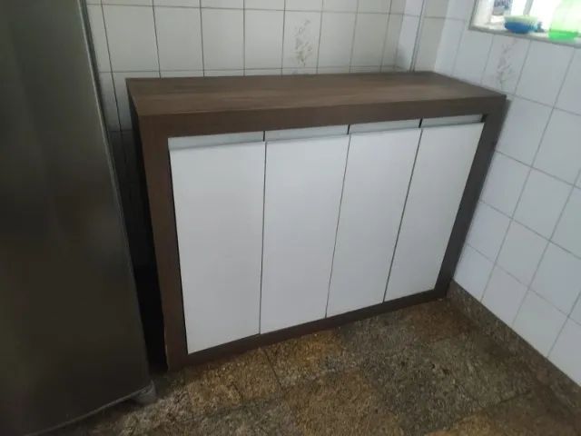Cômoda de quatro portas