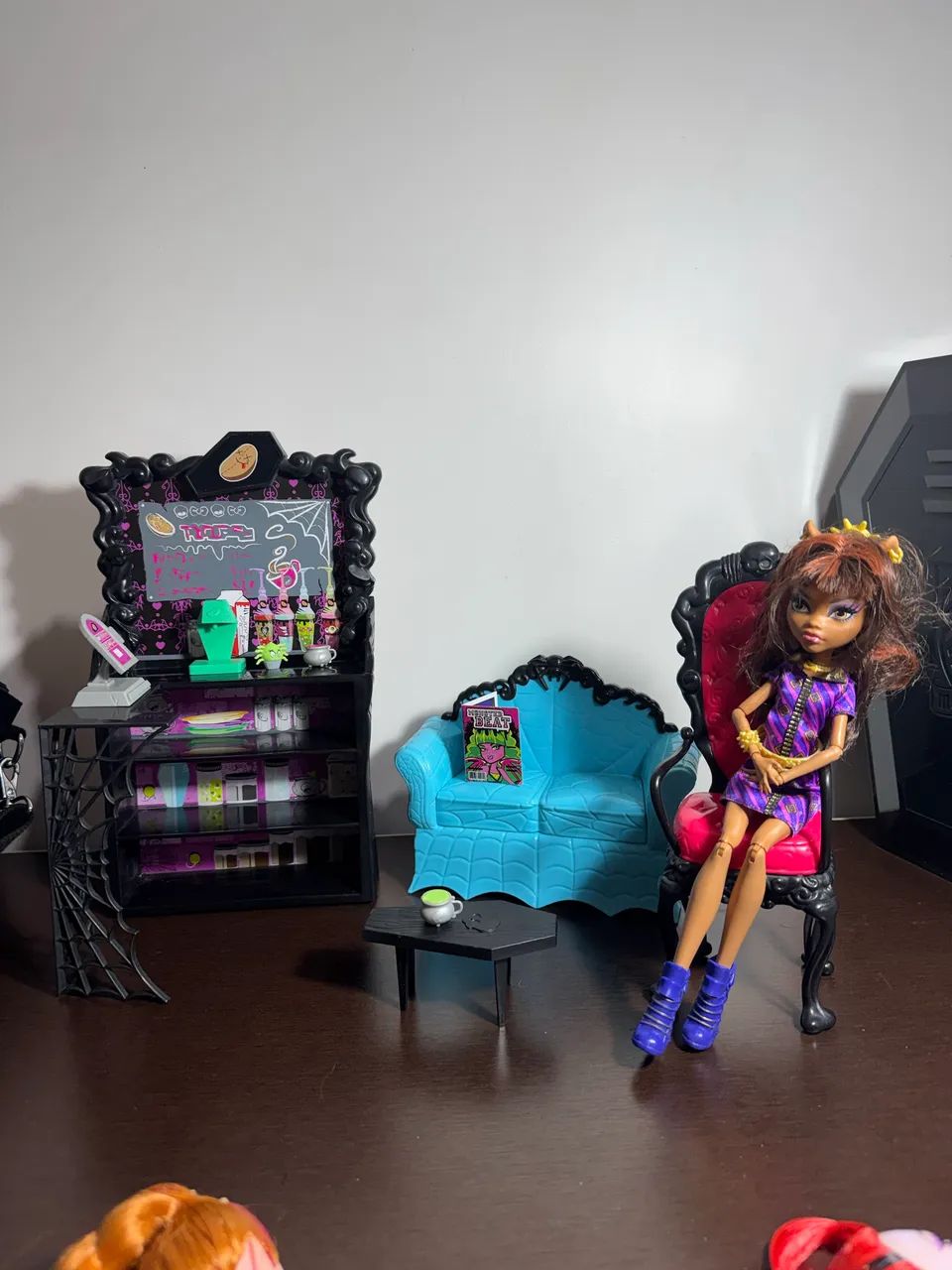 Clawdeen Wolf - Coffin Bean (Cafeteria)