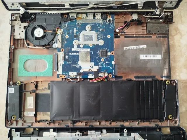Notebook AcerES1-511-C35Q Celeron N2840,  2GB DDR3, tela 15,6 de polegadas Com defeito - Foto 4