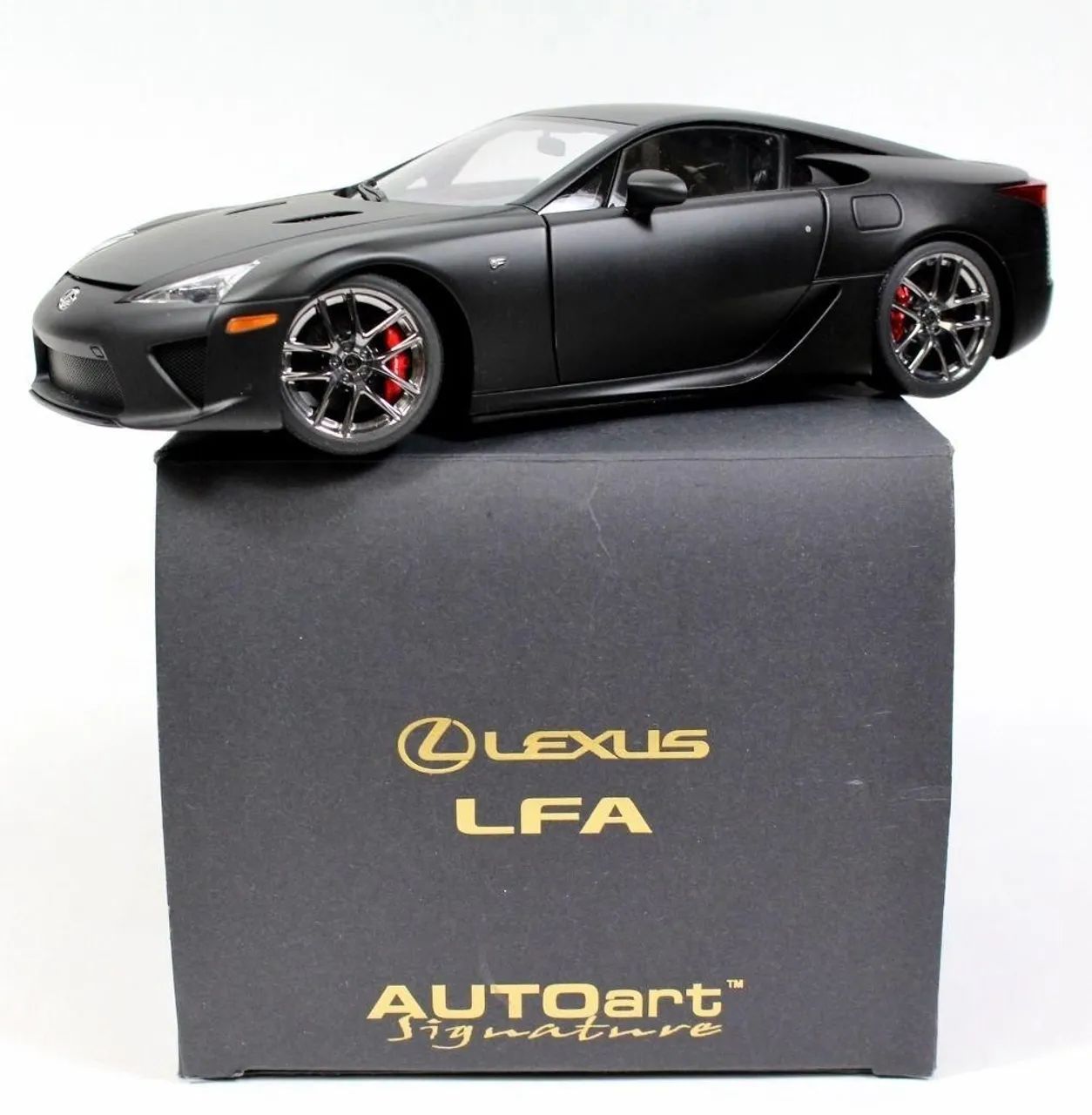 Lexus LFA Autoart Signature 1:18 Matt Black Auto Art - Hobbies e