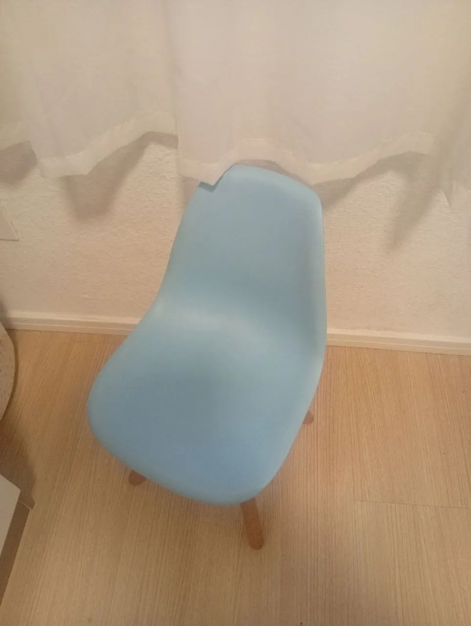 Cadeira infantil eames praticamente nova - Foto 2
