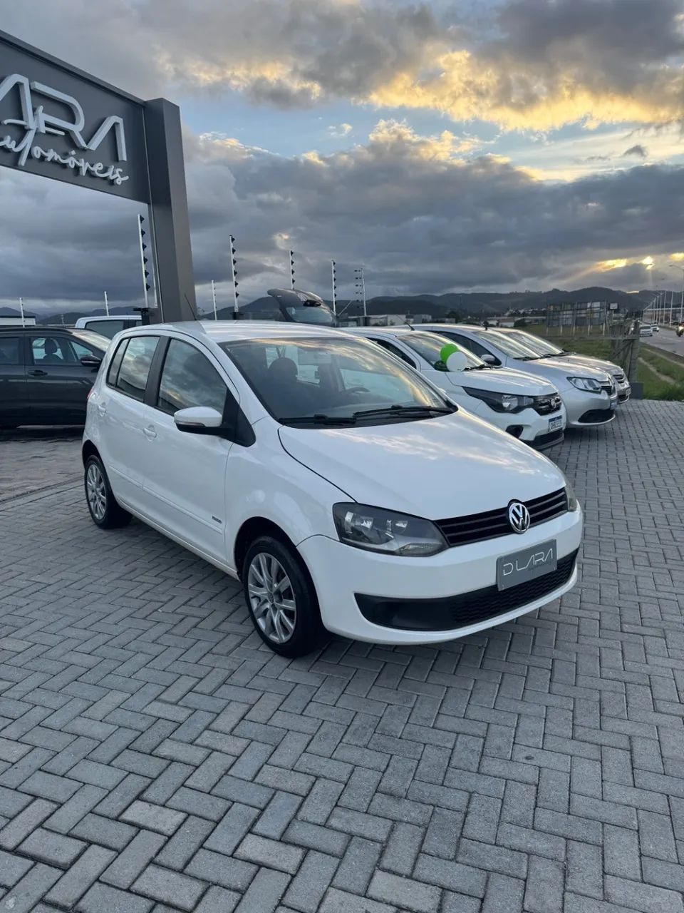 Volkswagen Fox 1.0 MI Total Flex 8V 5P 2014 - Foto 4
