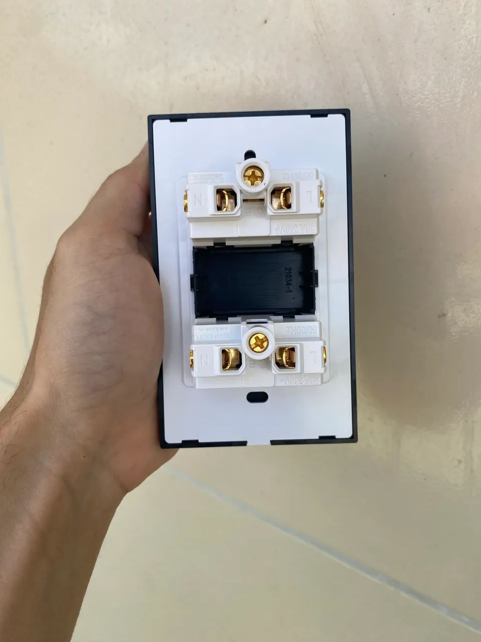 Tomada Dupla de Embutir Vidro Temperado Black 20A (Nova) - Foto 4