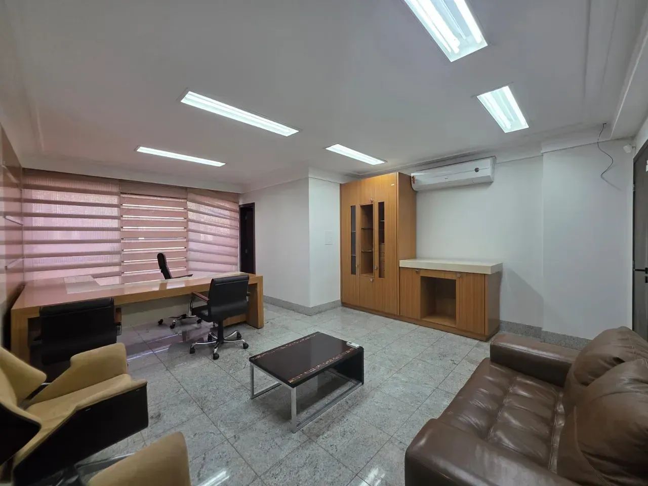 Sala Comercial - 350 m² - Plano Diretor Sul
