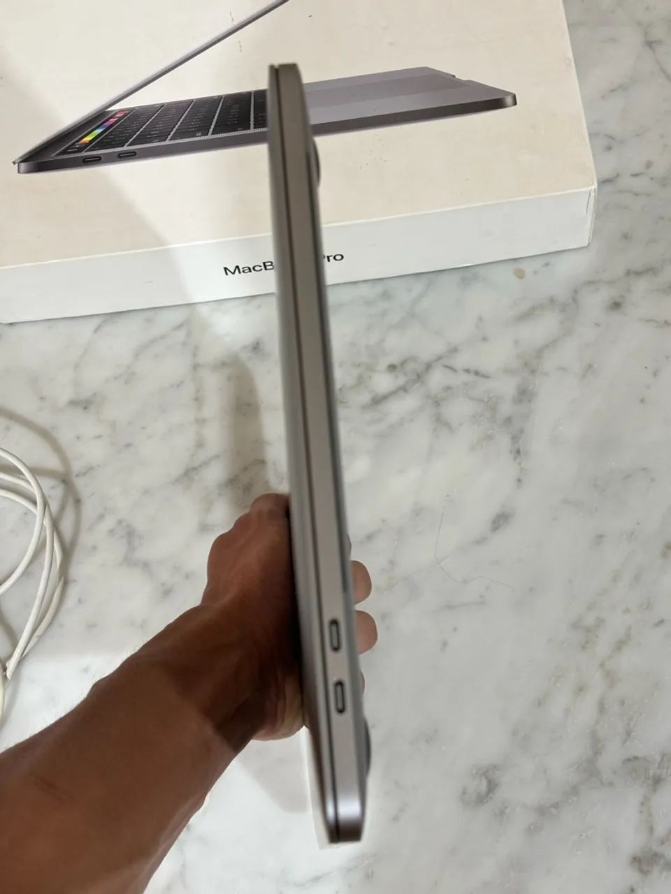 MacBook Pro 13 Touch Bar  2018 - Foto 4