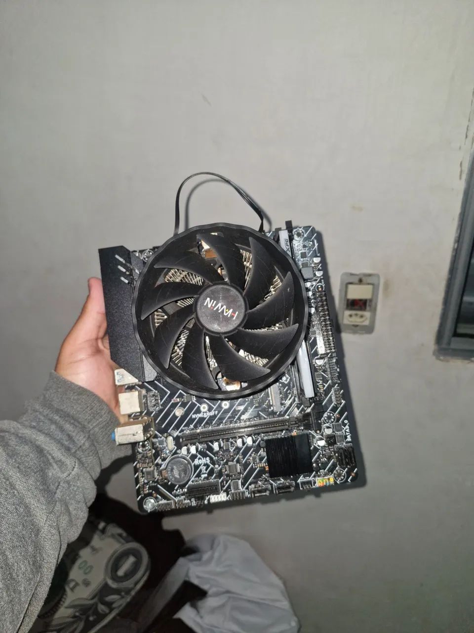 vendo computador completo, chamar WhatsApp.
