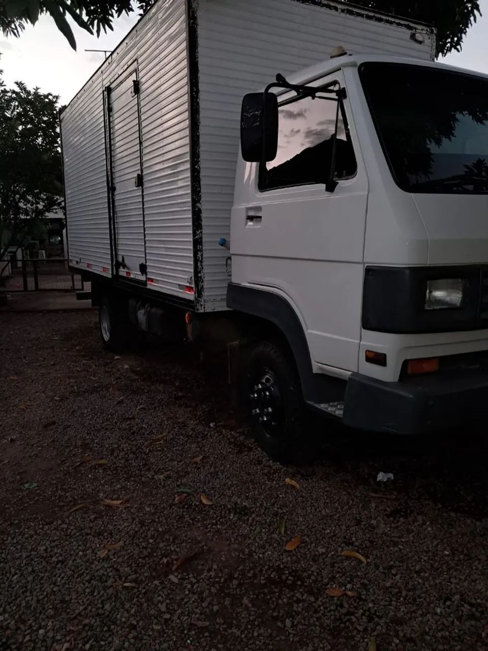 Caminhão baú modelo 7100 - Foto 3