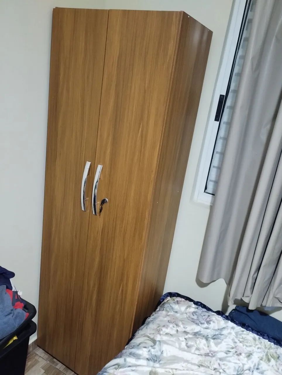 Armário multiuso com chave 