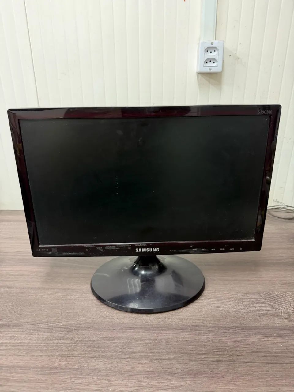 Monitor Samsung LED 18,5? S19C300F VGA e DVI ? não testado