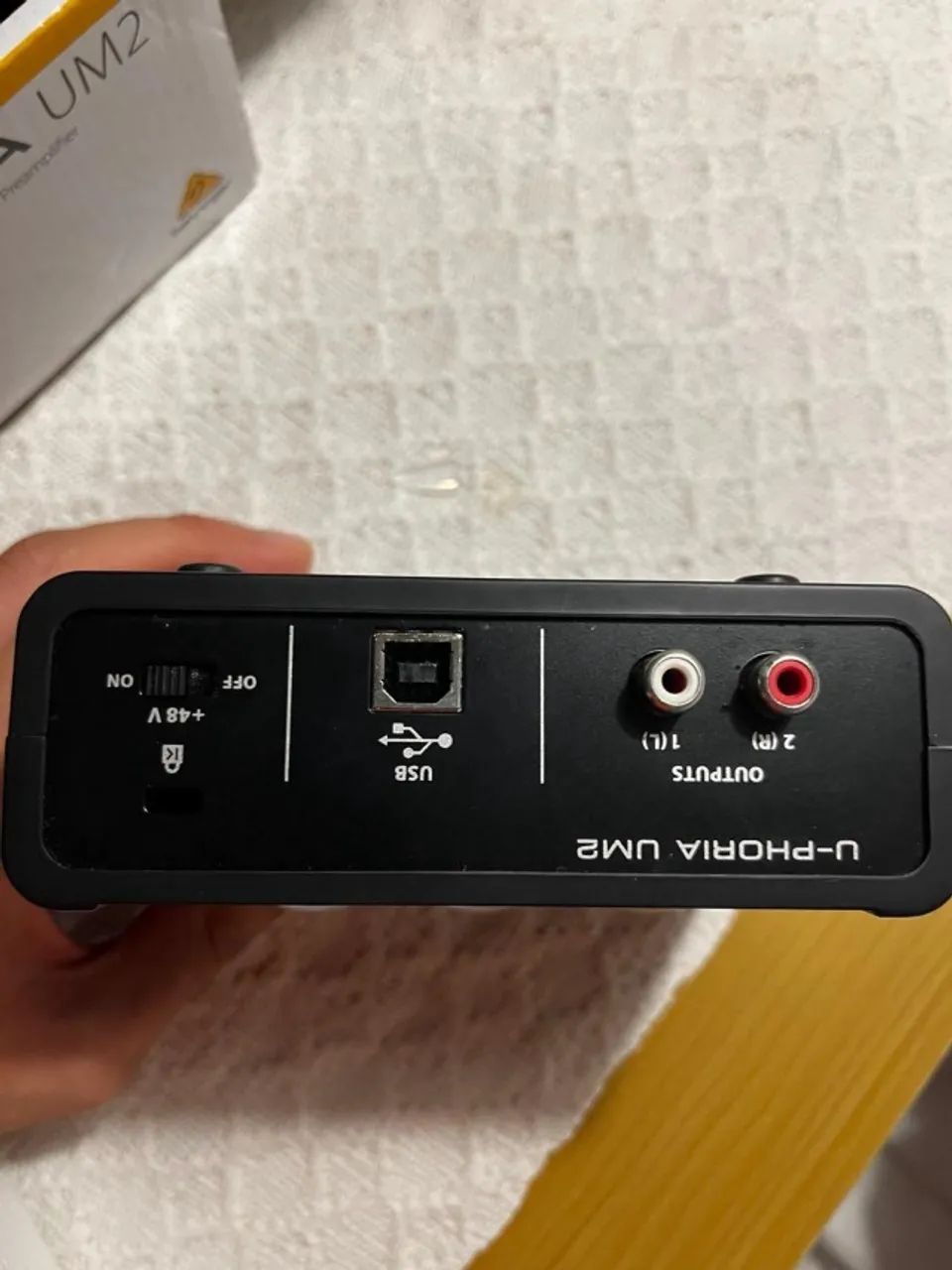 Interface Behringer UM2 (Praticamente Nova) - Ideal para Home Studio e Podcast