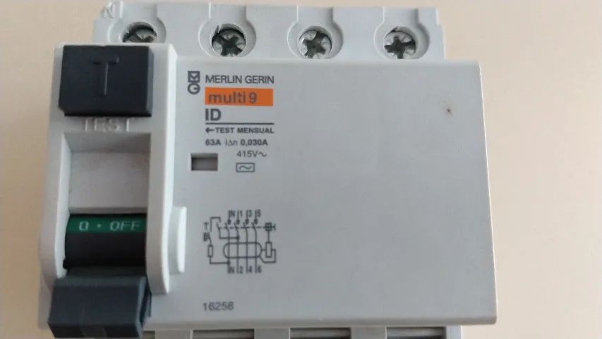 Disjuntor diferencial residual (DR) Merlin Gerin, cod 16258, 4P, 63A, 30mA, sistema multi9 - Foto 2