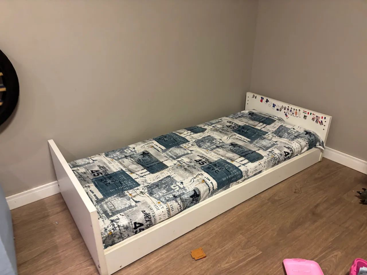 Cama de criança com colchão