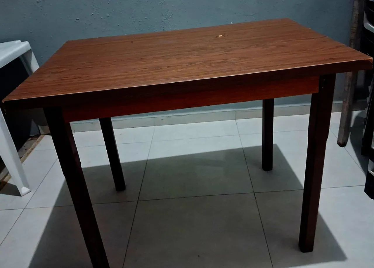 Mesa com 4 cadeiras madeira resistente  - Foto 2