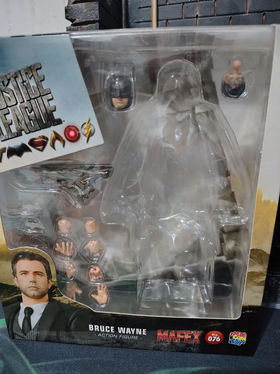 Bruce Wayne Ben Affleck Mafex  - Foto 3