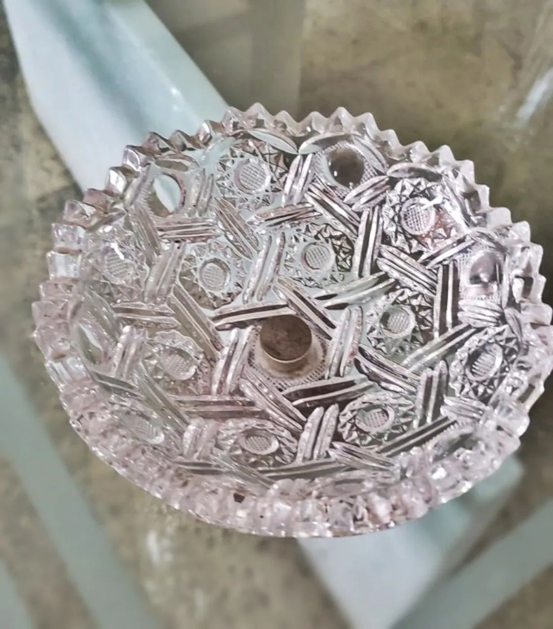 Antiguidade - centrinho de mesa lapidado em cristal e base clássica em metal - Foto 4