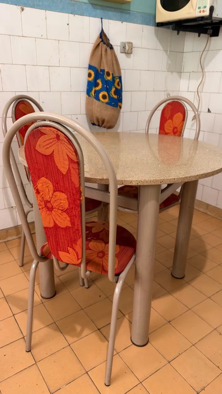 Mesa 4 cadeiras