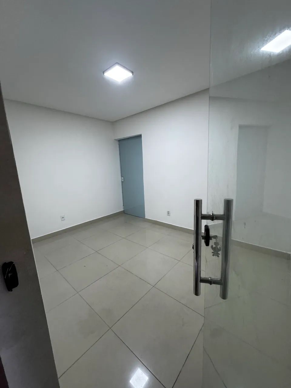Alugam-se salas comerciais na gruta de Lourdes 