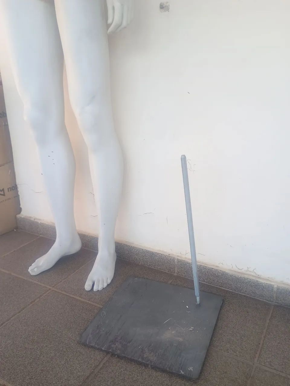 MANEQUINS FEMININO E MASCULINO COM BASE - R$ 500 O PAR - Foto 5
