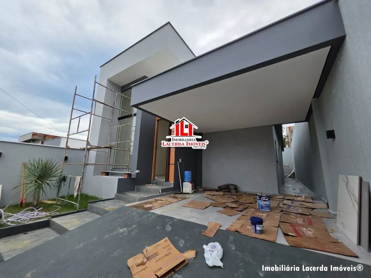 Casa Térrea com suíte Espaço gourmet e Pé direito na sala ! - Foto 2
