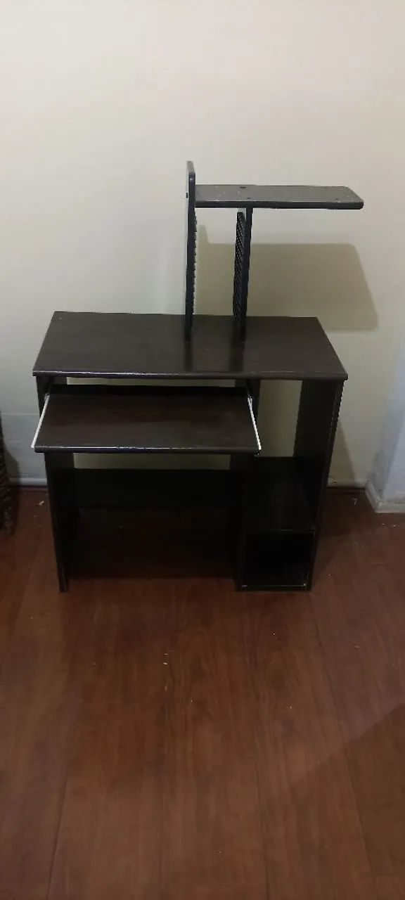 Mesa para computador ou gamer com compartimento super nova  em mogno 