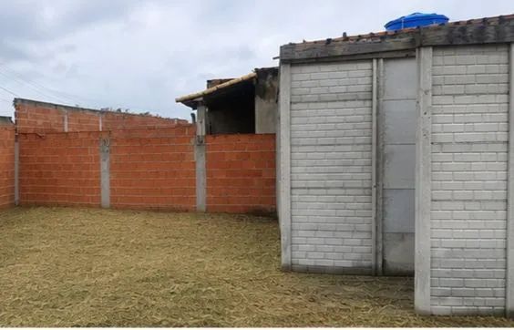 Vendo ou troco casa inacabada  - Foto 4