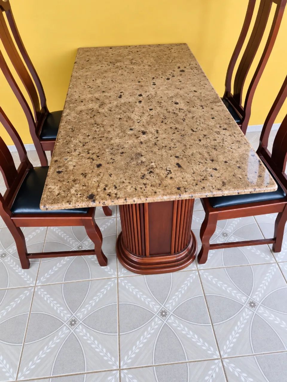 Jogo de mesa de seis cadeiras