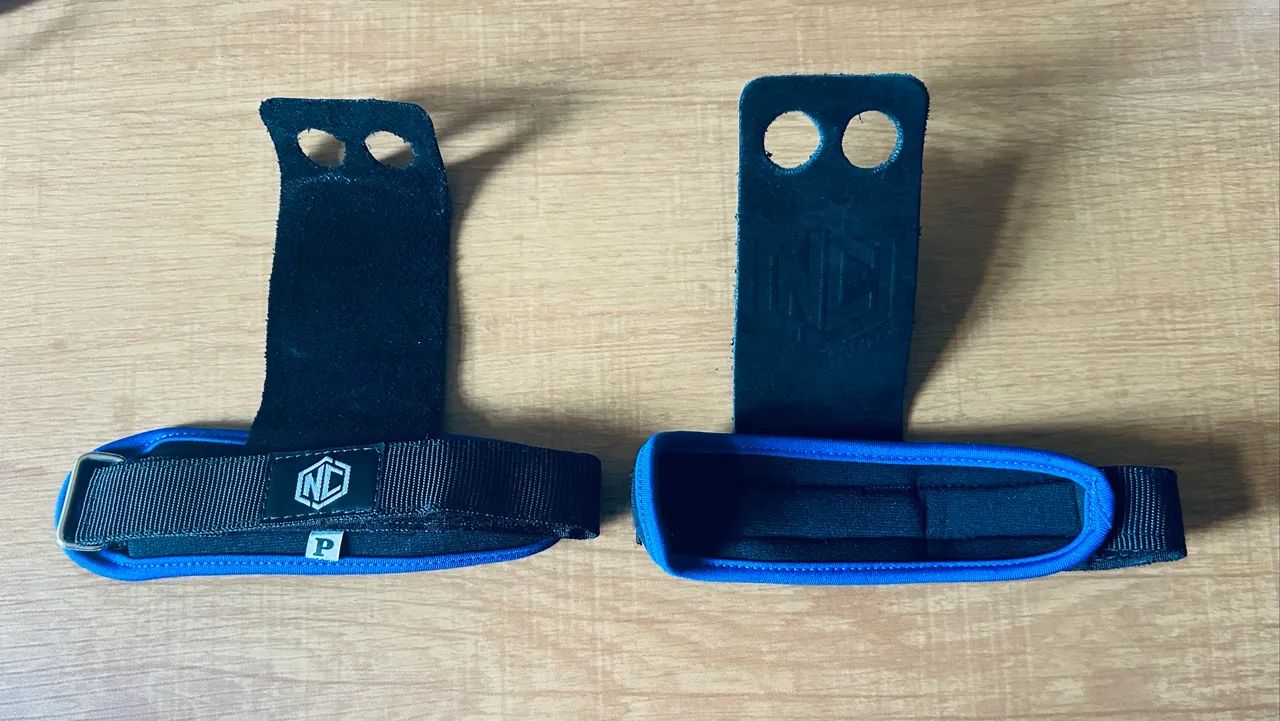 Luvas Grip Cross Pull Up Couro Protetor Palmar 2 Furos  - Foto 2