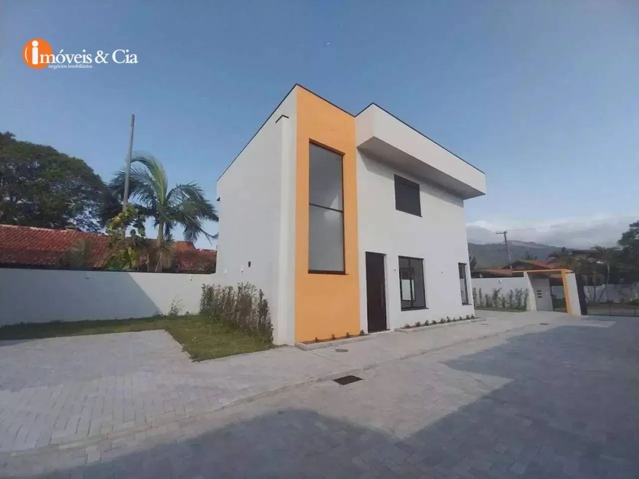 BELO SOBRADO EM CONDOMINIO