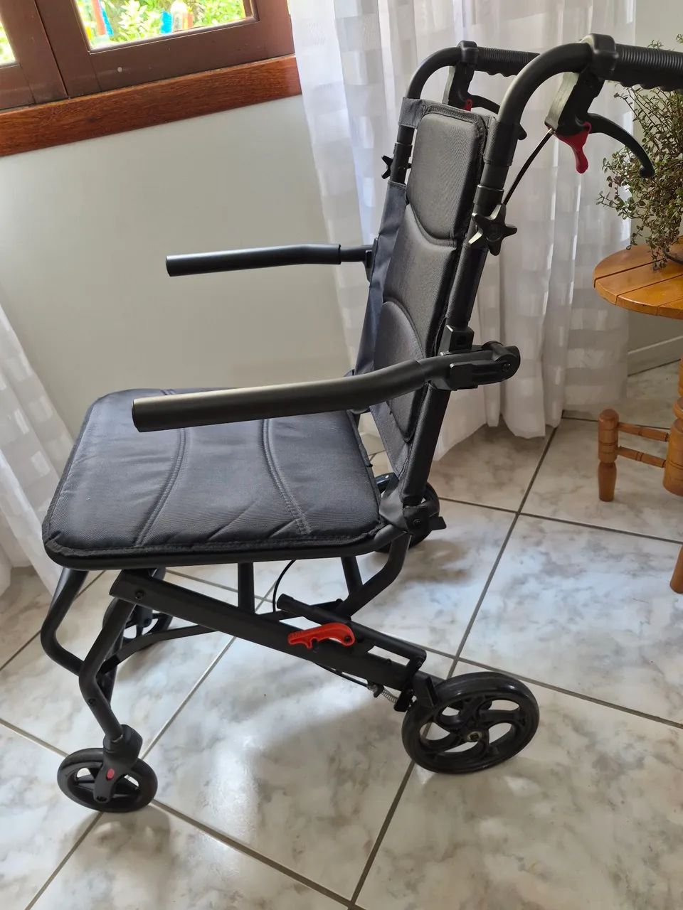 Cadeira de Rodas Leve de transporte - Foto 2