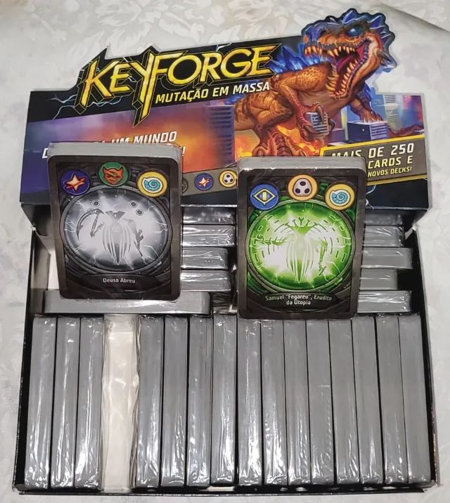 KeyForge - 2 Caixas formato expositoras contendo 24 decks únicos em cada caixa - Maceió - Foto 3