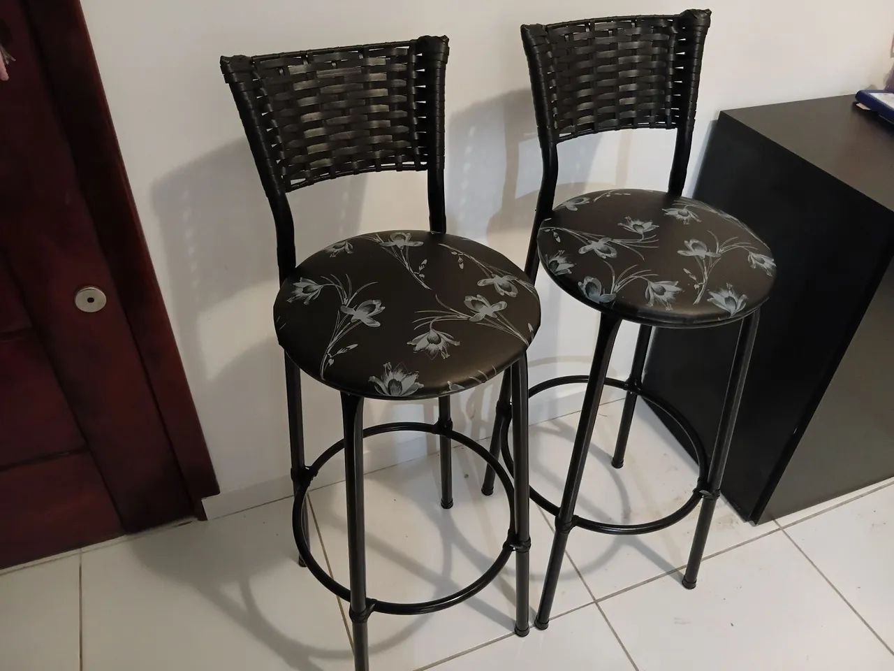 2 banquetas altas com encosto (Novas)