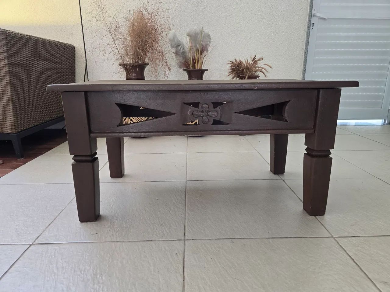 Mesa de Centro de Madeira Trabalhada  - Foto 3