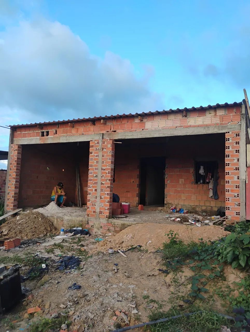 Vendo está casa com ponto - Foto 2
