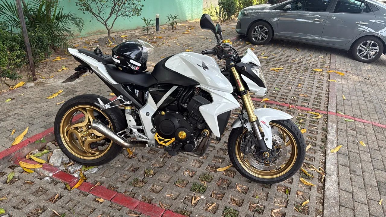 MOTO CB1000R