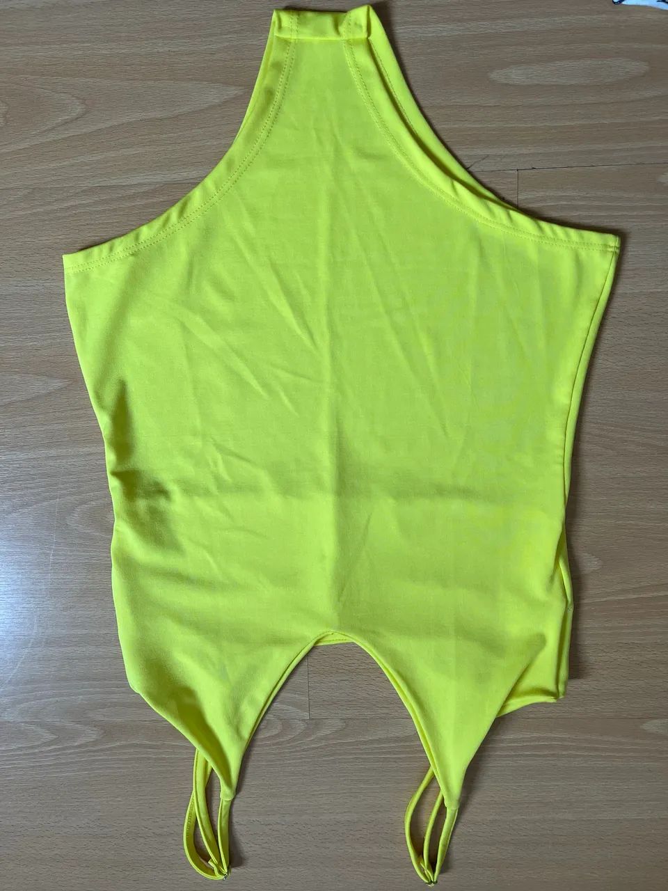 Body amarelo com alça regulável