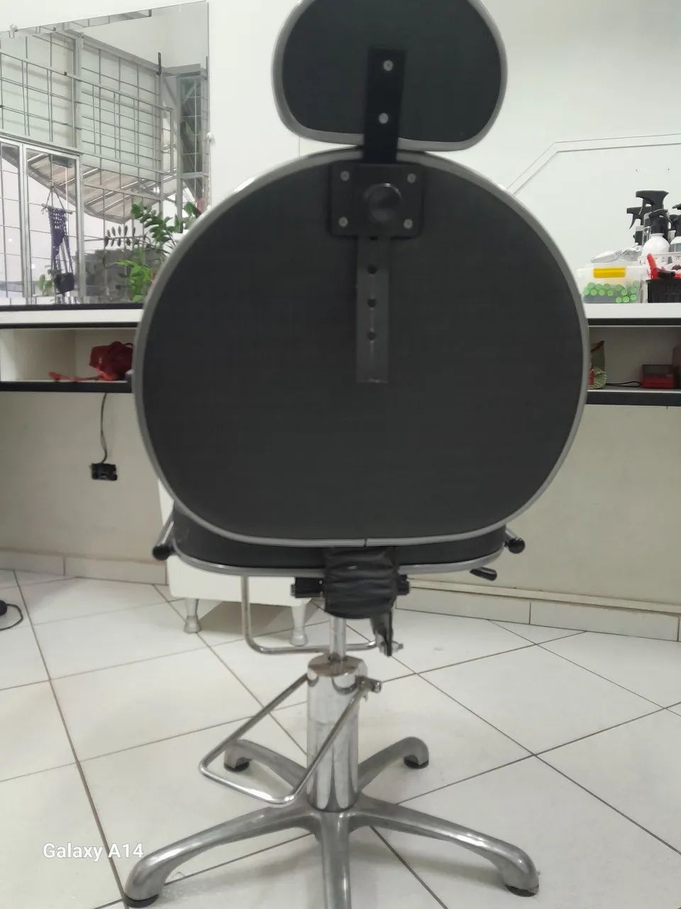 Vende-se  cadeira  para salão de beleza ou barbearia  - Foto 3