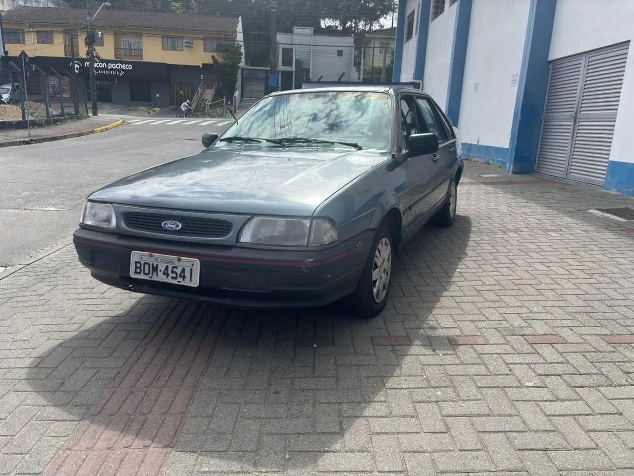 Ford Versailles 1994