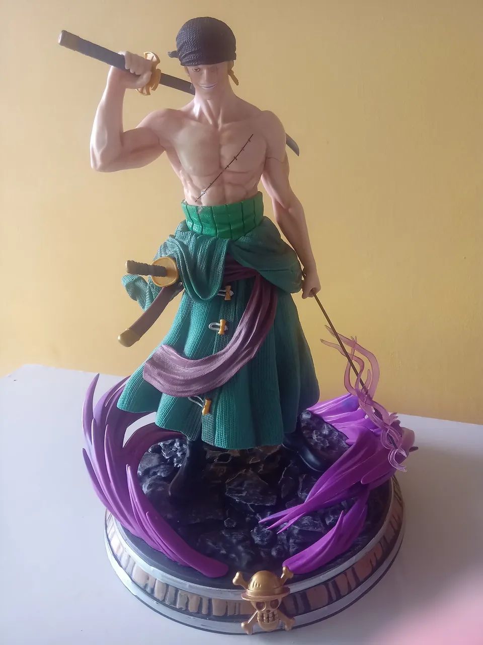 Figure Roronoa Zoro, + Figure Bônus Itachi - Foto 2