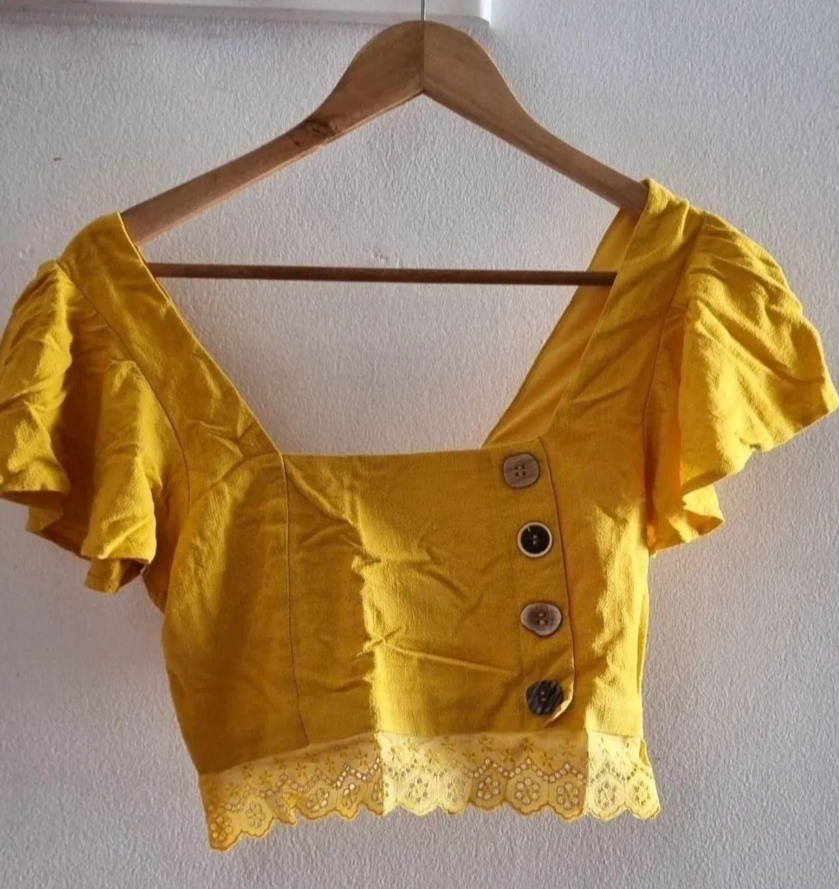 Cropped amarelo novo P