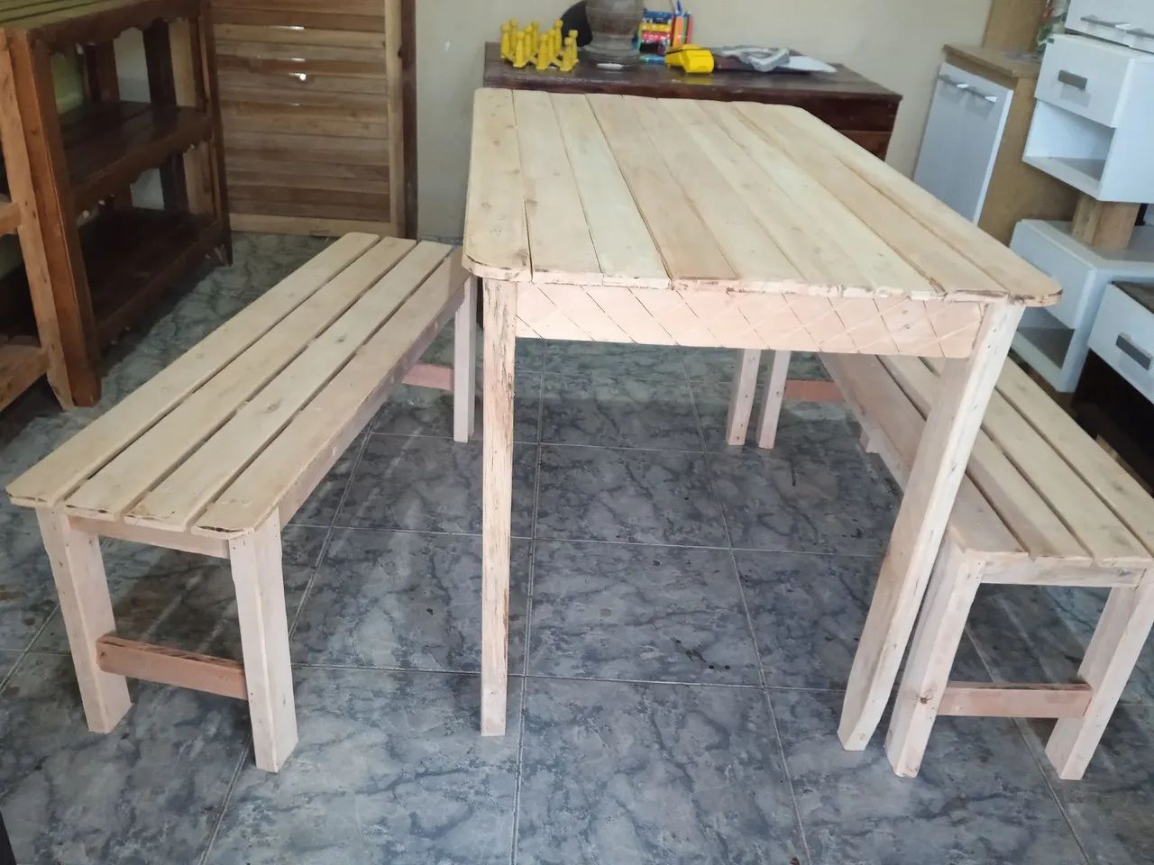 Mesa 1,20cm com 2 bancos - Foto 3