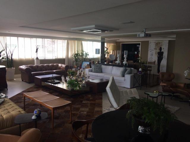Excelente apartamento em Areia Preta, de frente para o mar!