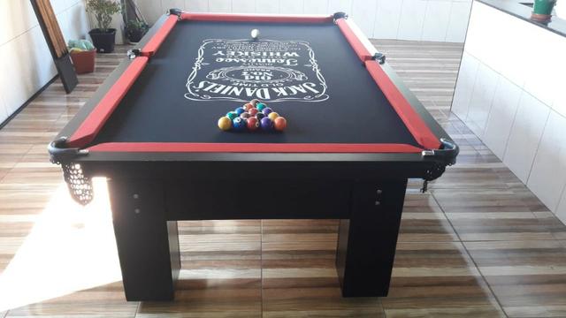 Mesa Charme Pró Oficial Tecido Preto Borda Vermelha Logo Jack Daniels Mod WUSN8228