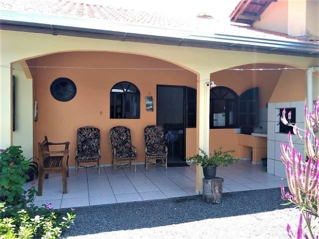 Casa com ar-condicionado, para 6 pessoas localizada na Barra do Saí