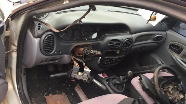 Sucata Renault Megane RT 2001 1.6 16v para retirada de peças - Foto 2