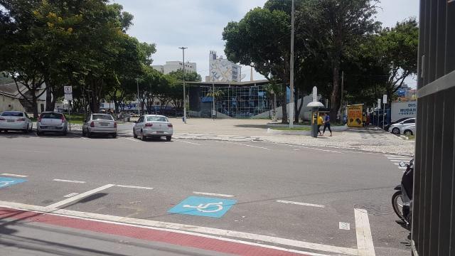 Murano Imobiliária aluga loja com 9 salas quartos no Centro de Vila Velha - ES. - Foto 16