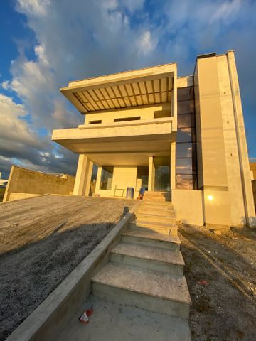 Belíssima casa com 4 suítes no Alphaville Mirante