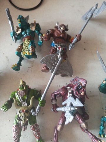 Bonecos gladiador e zumbi dtc 6 bonecos - Foto 3
