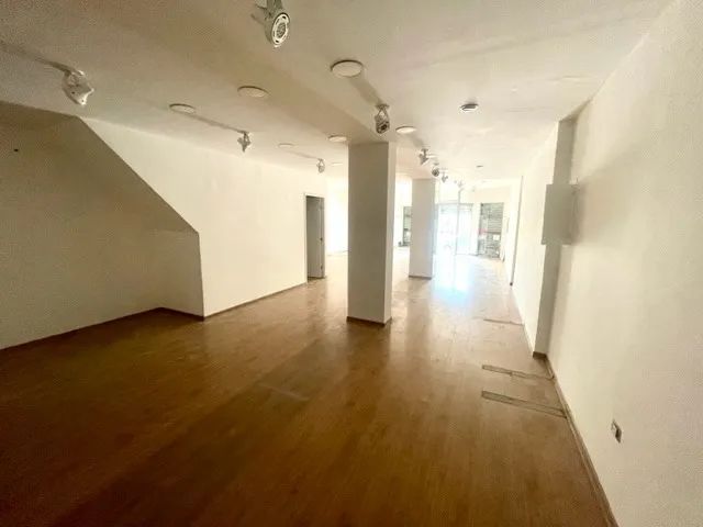 Linda loja - 130m2 no terreo  - 170m2 total - 150 metros metrô Praça da Árvore - Foto 3