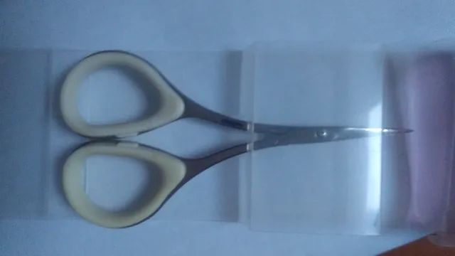 Tesourinha japonesa de sobrancelha e cílios  - Foto 2