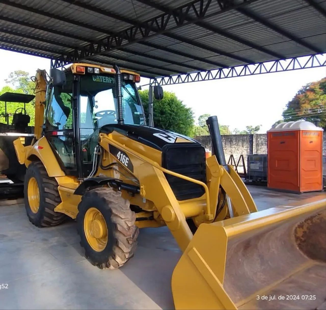 Retroescavadeira Caterpillar 416E - Foto 2